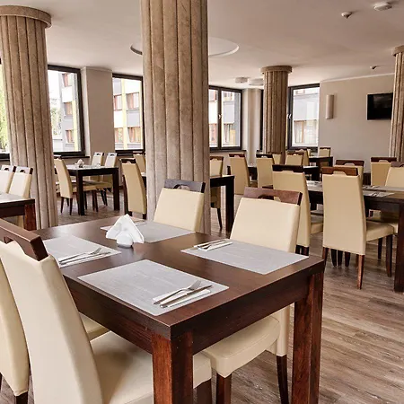 Boutique Hotel's Kwiska - Legnicka Lägenhetshotell 3*