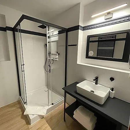 Boutique Hotel's Kwiska - Legnicka アパートホテル 3*